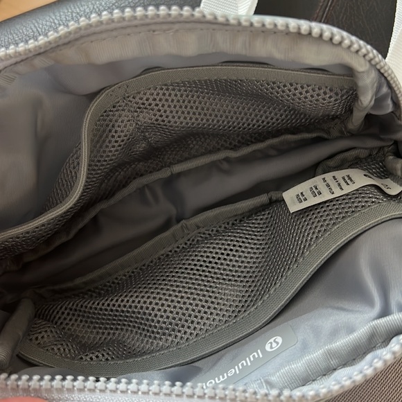 Lulu Lemon Everywhere Belt Bag - Picture 4 of 4